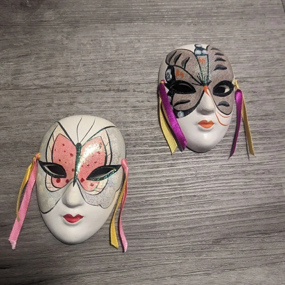 lot #101 Handmade Set of 2 Ceramic Vintage Glitter Mardi Gras Wall Decor Mask
